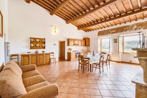 6 habitaciones y acceso a internet 