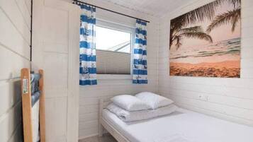 House | 2 bedrooms, individually furnished, iron/ironing board, bed sheets