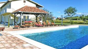 Apartment | Pool | Outdoor pool