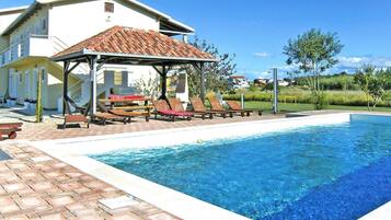 Apartment | Pool | Outdoor pool