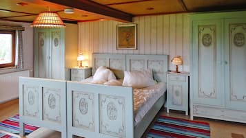 House | 5 bedrooms, bed sheets