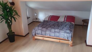 House | 3 bedrooms, individually furnished, bed sheets
