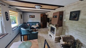 House | Ruang tamu | Pendiangan