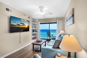Apartment, 1 King-Bett und Schlafsofa (Sundunes 162) | Wohnbereich | Fernseher