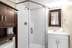 Condo, 1 King Bed with Sofa bed (Sundunes 162) | Bathroom - Sundunes 162 (Navarre)