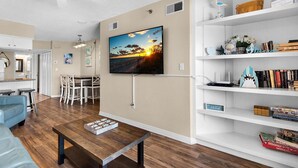 Condo, 1 Katil Raja (King) dengan Katil Sofa (Sundunes 162) | Ruang tamu