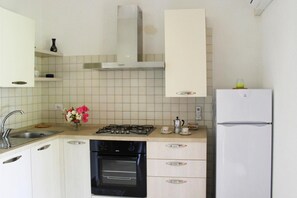 House | Private kitchen | Electric kettle - Terraced House by Sardinia's White Beaches (Muravera)