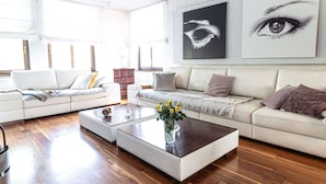 A modern living room with a sectional sofa, a coffee table, and artwork on the walls. - Holiday Home Near Baltic Sea & Swinoujscie (Swinoujscie)