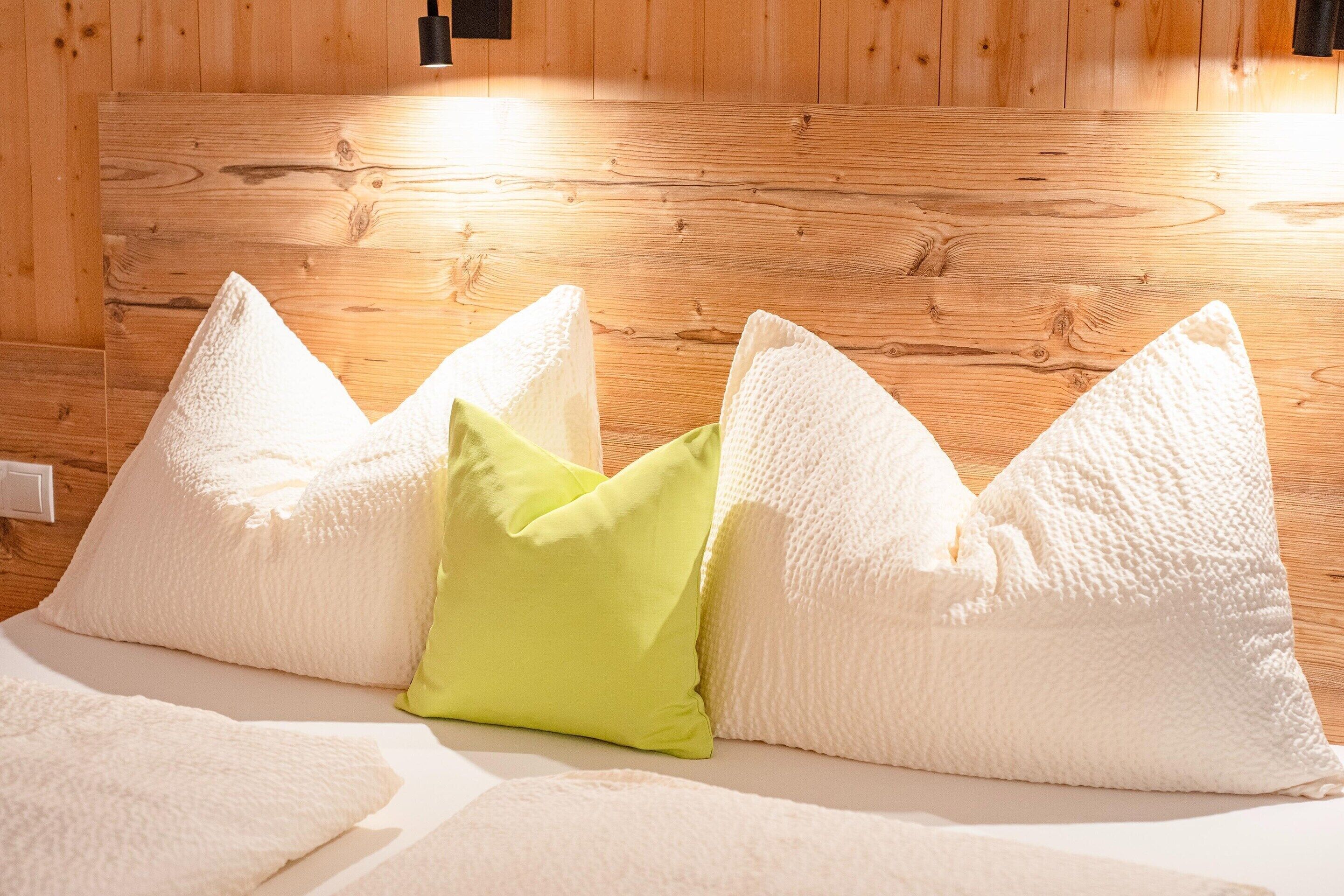 5 bedrooms, individually furnished, bed sheets