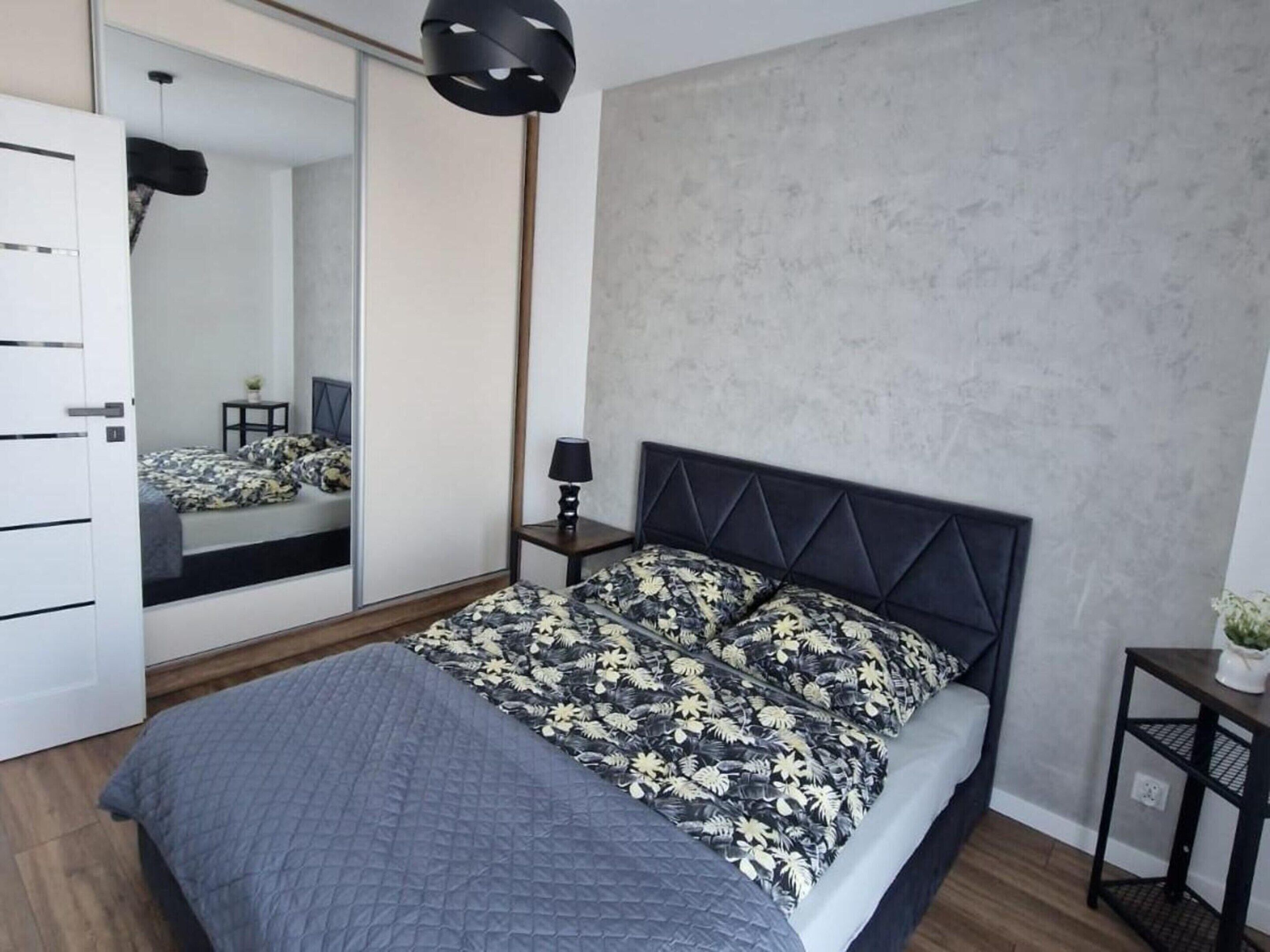 1 habitación, muebles diferentes y ropa de cama 