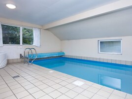 Casa | Piscina | Una piscina cubierta, una piscina al aire libre