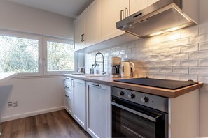 House | Private kitchen | Electric kettle, toaster - Doppelhaushalfte in Tating (Tating)