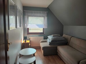 House | 3 bedrooms, individually furnished, bed sheets - Holiday Home in Lukecin Near Baltic Sea (Dziwnów)