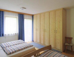 3 chambres, ameublement personnalisé, draps fournis