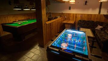House | Game room