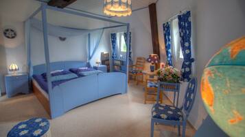 3 عدّة غرف نوم وطراز فريد لكل وحدة وملاءات أسرّة