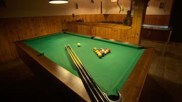 House | Game room