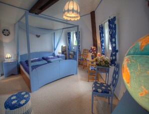 House | 3 bedrooms, individually furnished, bed sheets - Holiday Home by Lake Dejgunek Gizycko (Gizycko)