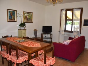 House | Dining - Pretty Holiday Home Casa Luca With Above-ground Pool in Capezzano Pianore (Camaiore)