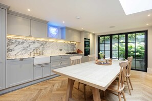 House | 4 bedrooms, Internet - A Terraced Delight in London (London)