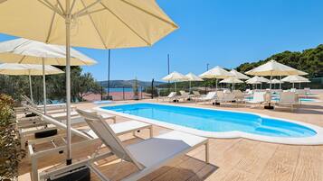 Apartment | Pool | Outdoor pool