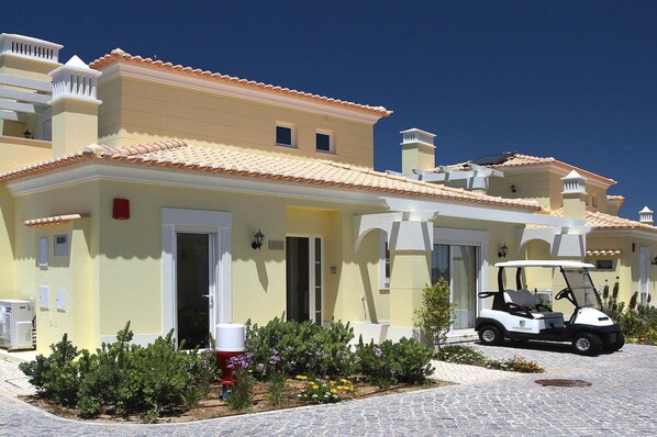 Exterior - Holiday Home With a Shared Pool (Castro Marim)