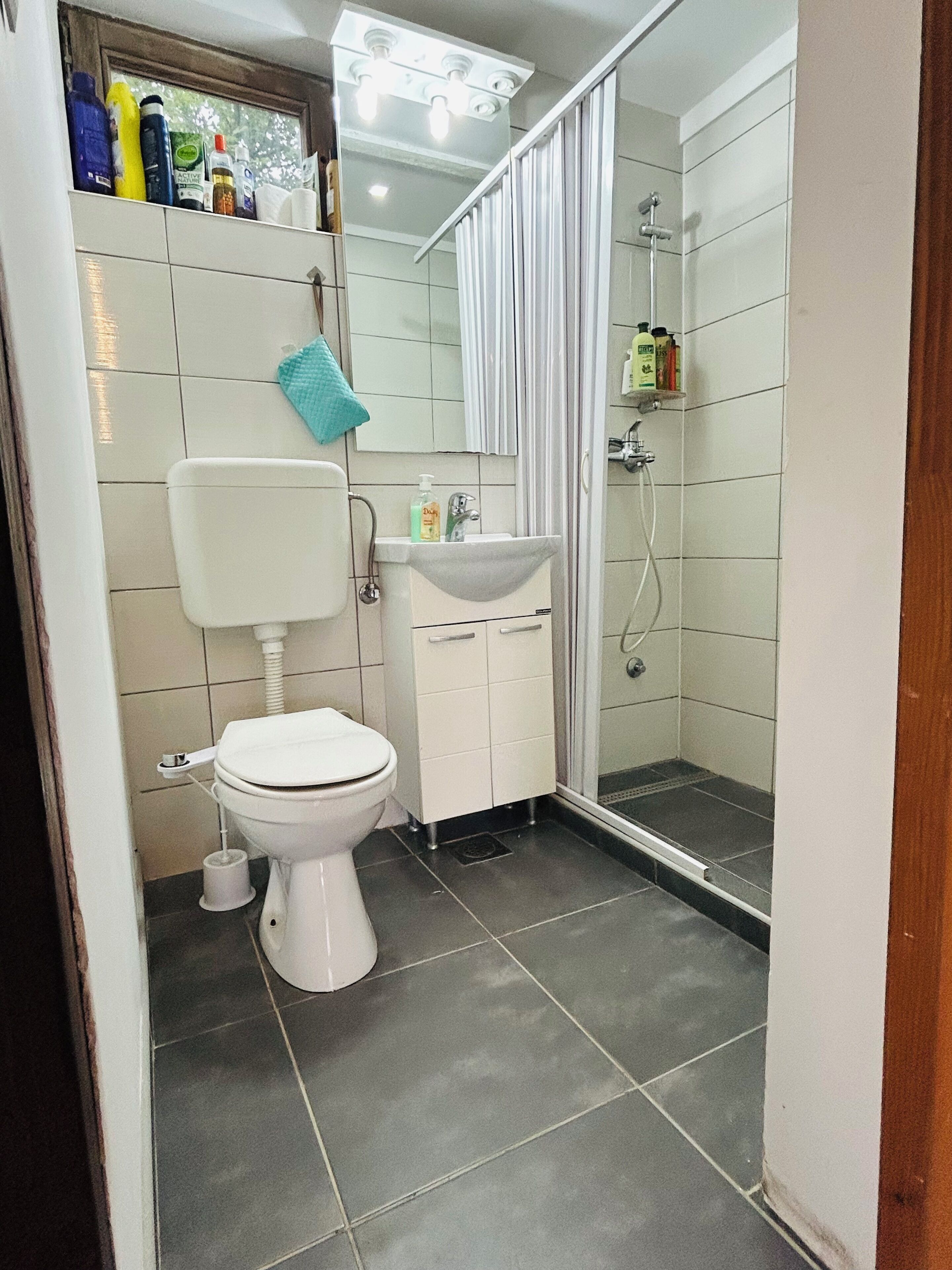 Dusche, Haartrockner, Bidet, Handtücher