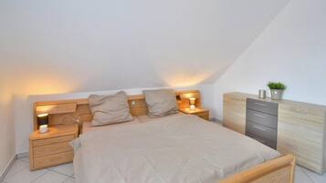 House | 3 bedrooms, individually furnished, bed sheets