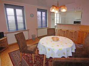 Apartment | Dining - Ferienwohnung im Gutshaus Schulenbrook (Metelsdorf)