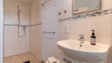Apartment | Bathroom | Towels