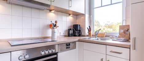 Apartment | Private kitchen | Electric kettle, toaster