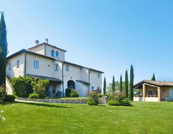 Hús | Fyrir utan