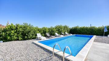 House | 5 bedrooms, Internet