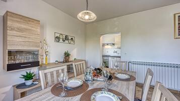 House | 5 bedrooms, Internet