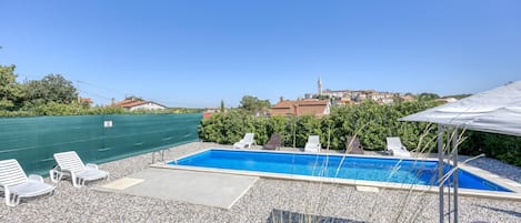 House | 5 bedrooms, Internet