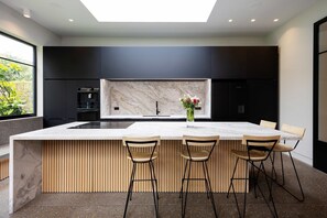 House - First-class Contemporary (London)