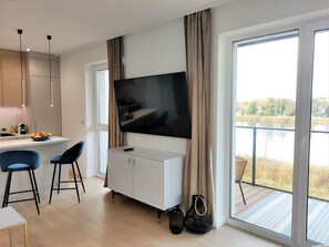 Apartment | Dining - A Comfortable Apartment With a Swimming Pool and Sauna in Dziwnow for 4 People (Dziwnów)