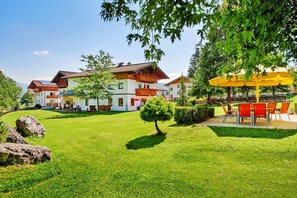 Garden - Apartment in Flachau With a Reception (Flachau)