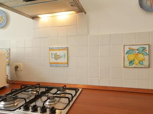 Private kitchen - Vacation Home With Private Pool, Floridia (Floridia)