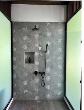 Handtücher, Seife, Toilettenpapier
