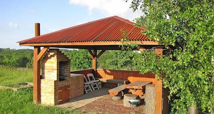 Beautiful Apartment Only 300m From the Lake, Bogdany