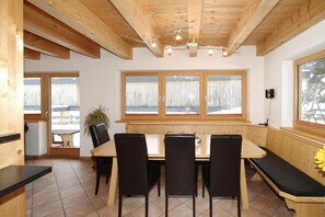 Chalet | Dining
