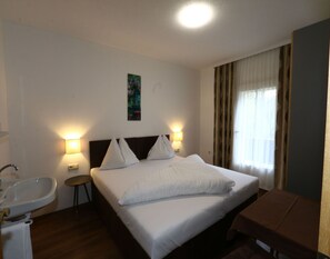 House | 12 bedrooms, individually furnished, bed sheets - Chalet in Fugen Near Spieljochbahn Lift (Fuegen)