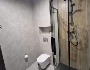 Bathroom - Apartment in Gaski Near Lighthouse & Beach (Mielno)