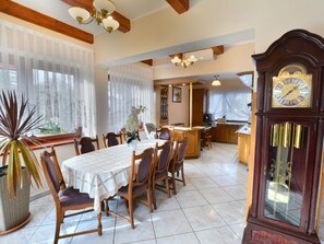 Dining - Holiday Home in Ustronie Morskie by the Beach (Ustronie Morskie)