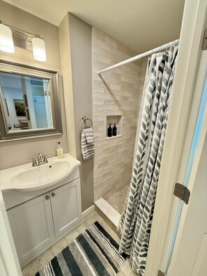 Shower, hair dryer, towels, soap - Enchanted Haven on a Private Pond in Stowe (Stowe)