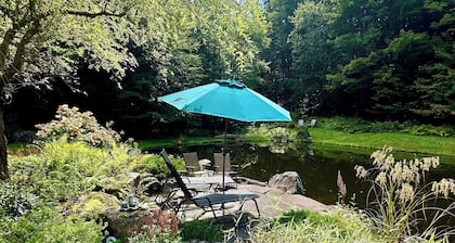 Enchanted Haven on a Private Pond in Stowe