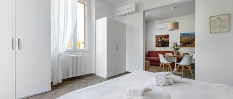 Bügeleisen/Bügelbrett, Reisekinderbett, kostenloses WLAN