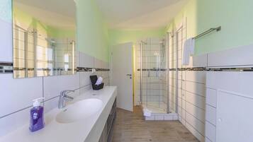 Apartment | Bilik Mandi