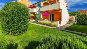 Apartment | Exterior - Apartment in Nin Near the Beach & Pool (Nin)